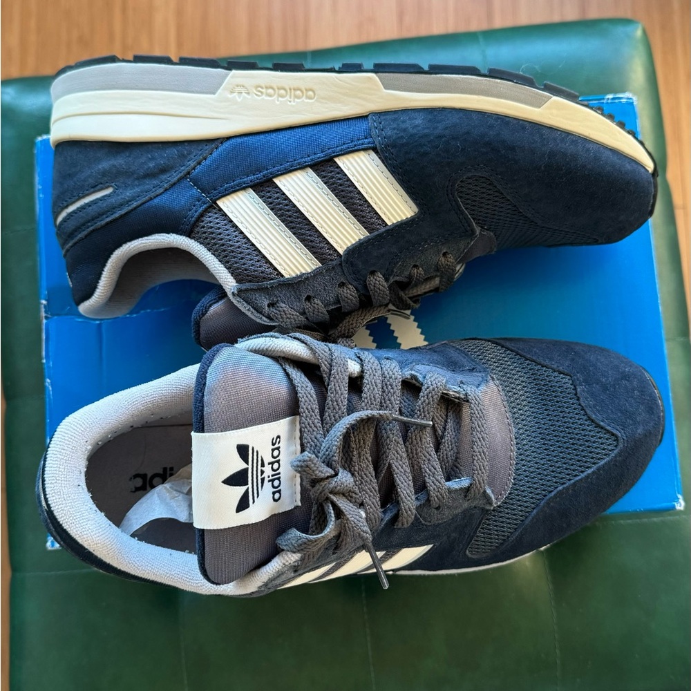 Real leather Adidas Dark Blue Athletic Shoes, sneakers, size us 8, uk 7,5, men